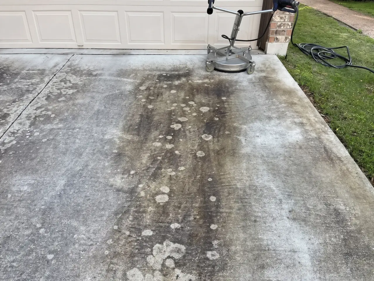 Driveway power washing — before